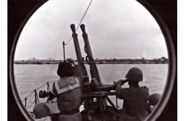 Hình ảnh cho bài viết 70 NĂM HÀNH TRÌNH GIỮ BIỂN CỦA HẢI QUÂN NHÂN DÂN VIỆT NAM ANH HÙNG - Kỳ 3: Tham gia chống chiến tranh phá hoại miền Bắc bằng không quân, hải quân của đế quốc Mỹ